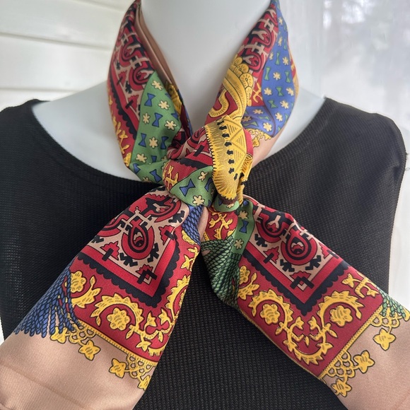 ❣️Hermès BRINS D’OR 100 % Silk Scarf 90 x 90 cm-authentic - Picture 10 of 16